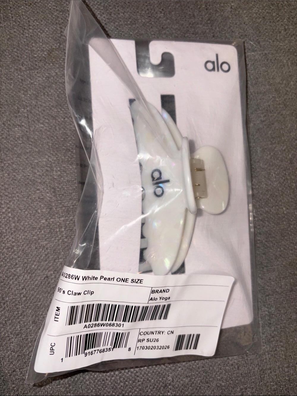 Alo White Pearl Hair 90’s claw clip
